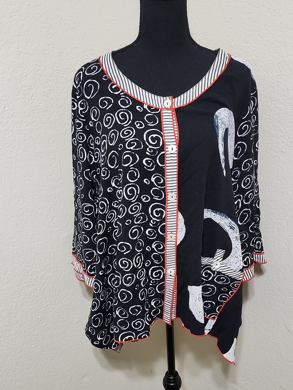 Ali Miles Artsy Mixed Print Tunic Top - Sz L Black White Red Trim Art To Wear